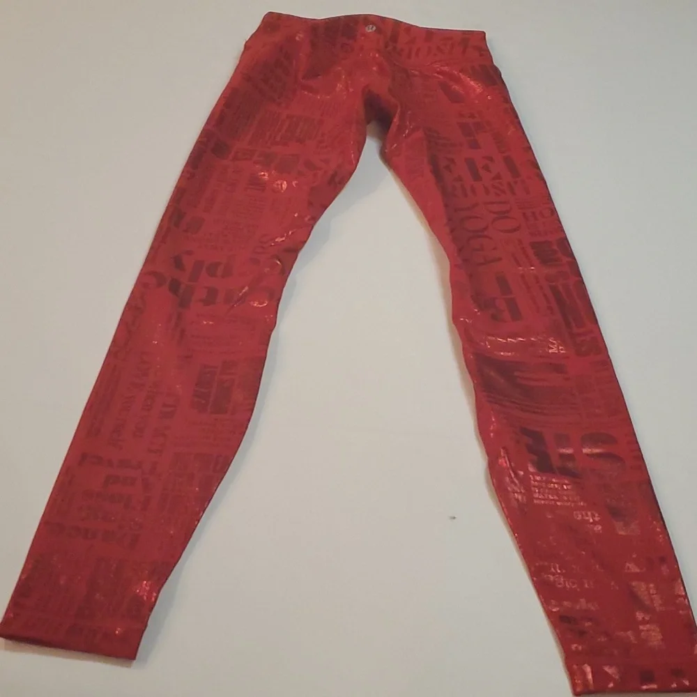 #1254 Lululemon red foil manifesto leggings  size 4 b1019.